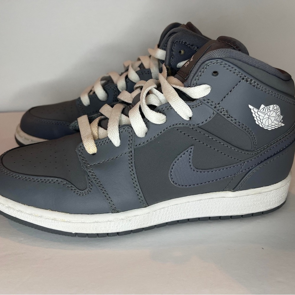 Air Jordan Gray boys size 4.5